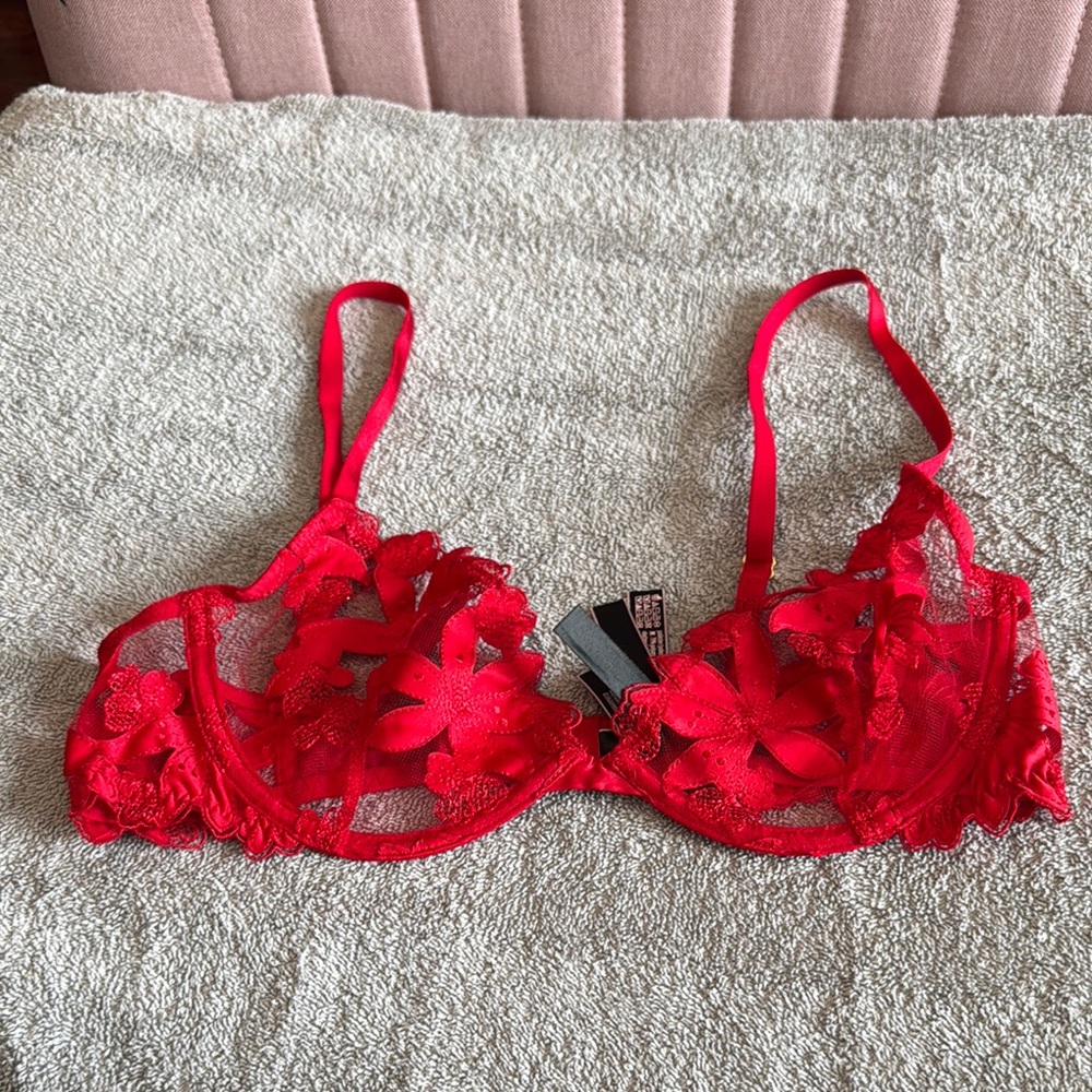 Victoria's Secret Red Lace Underwire Bra Intimates